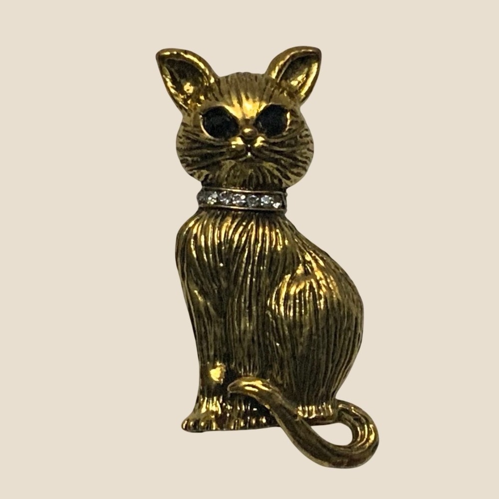 Vintage Gold Tone Textured Cat Brooch Rhinestone Collar Black Eyes Kitty Pin